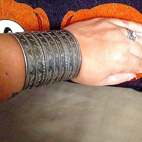 Jewelry - VINTAGE BRACELET